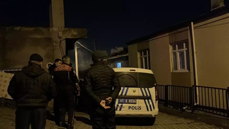 kocaelide-komsular-arasinda-sopali-kavga-6-yarali-RbxE7ltY.jpg