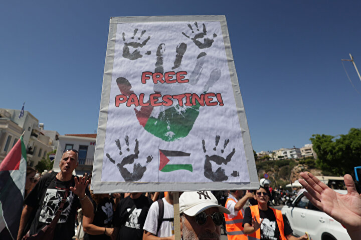 İsrail Gemisi Protesto Edildi